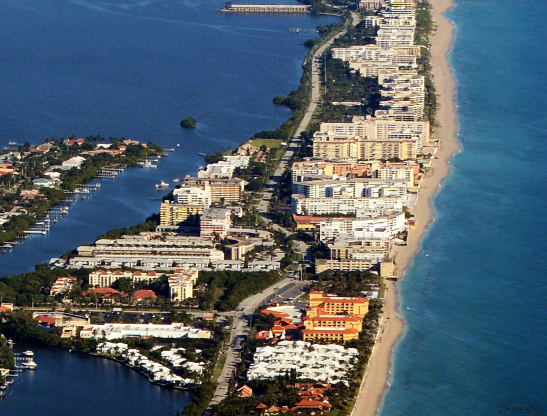 Aerial view of South Palm Beach between the Atlantic Ocean and Lake Worth Lagoon